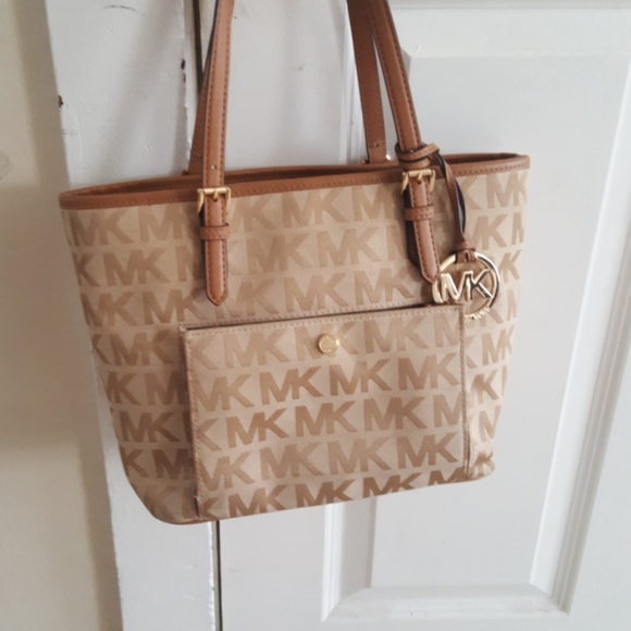 Michael Kors Handbags - SOLD DONT BUY!!!!!!